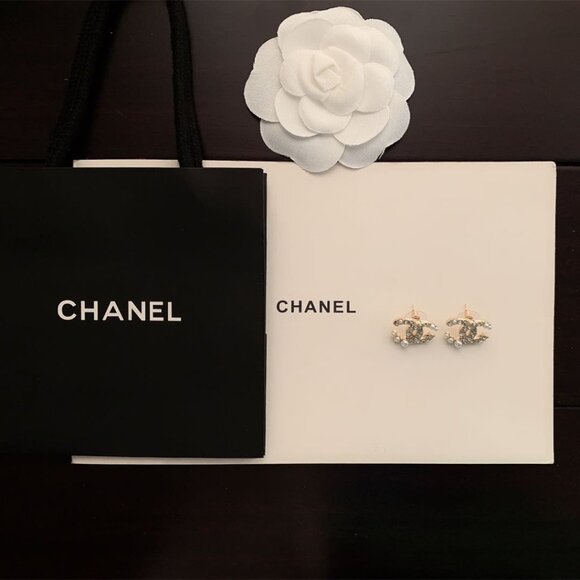 Authentic Chanel silver CC earrings - Picture 3 of 6